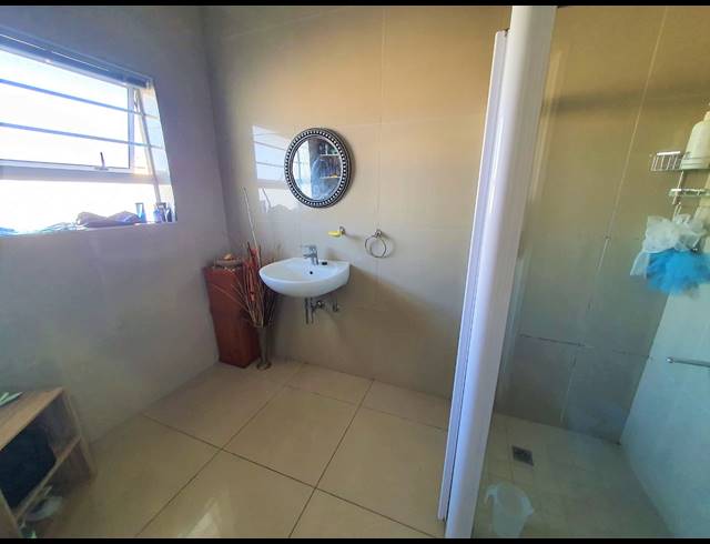 2 BEDROOM HOUSE TO LET IN GOODWOOD ESTATE